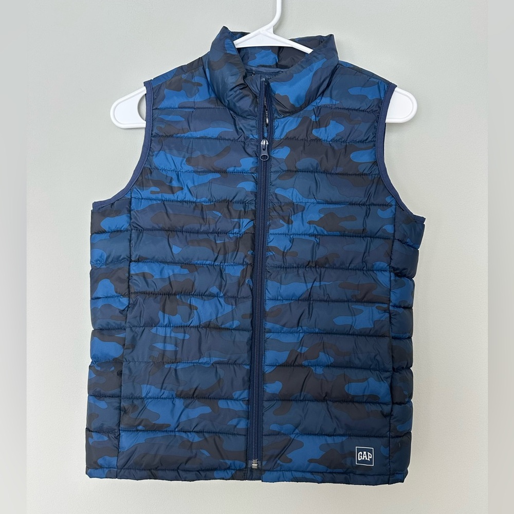 Gap Kids Upcycled Lightweight Puffer Vest with Primaloft Size Medium Navy Camo